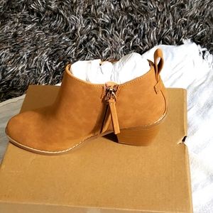 Women's Fshion boot.